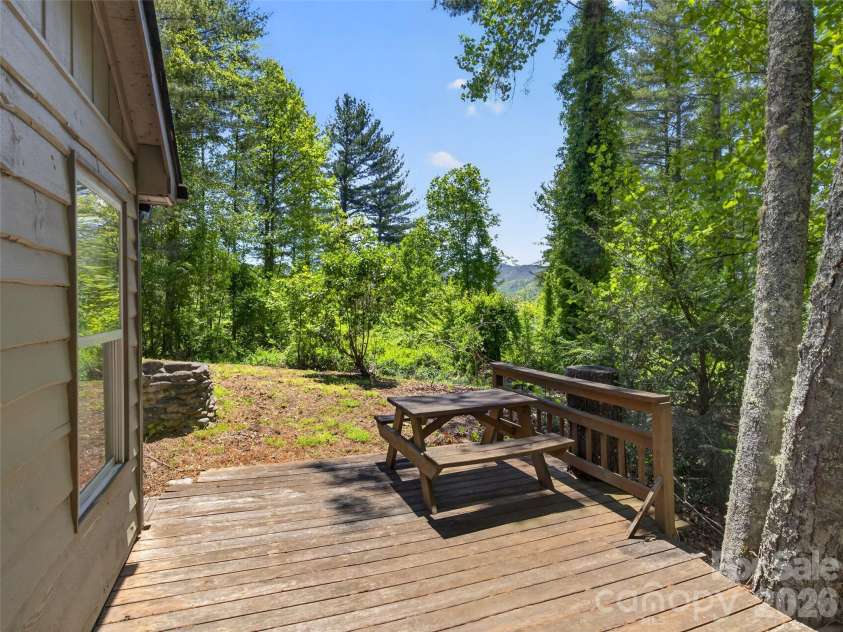 255 Westover Lane, Burnsville, NC 28714.  MLS# CAR4379846, YatesRealty ID 24587. 