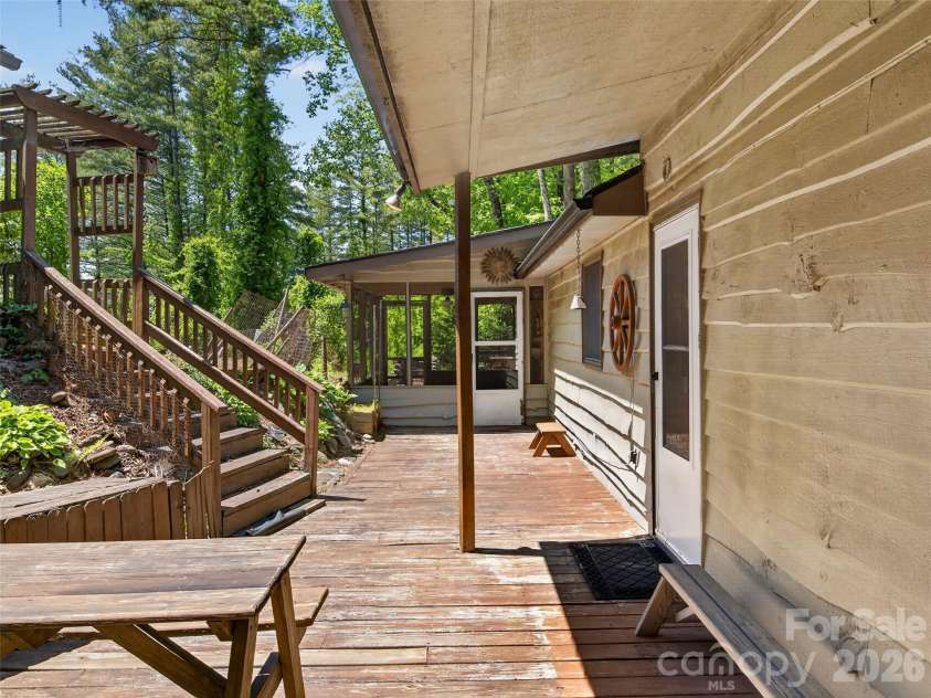 255 Westover Lane, Burnsville, NC 28714.  MLS# CAR4379846, YatesRealty ID 24587. 