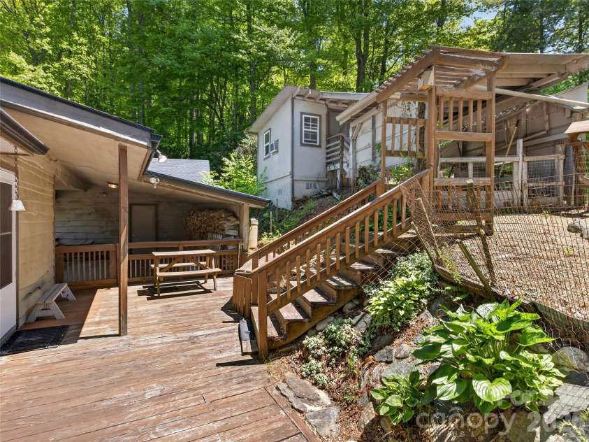 255 Westover Lane, Burnsville, NC 28714.  MLS# CAR4379846, YatesRealty ID 24587. 