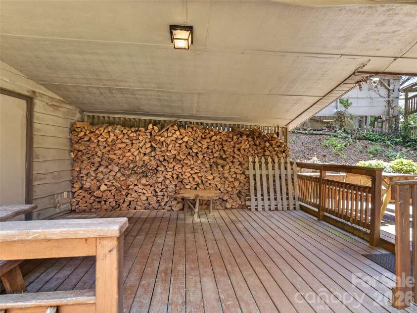 255 Westover Lane, Burnsville, NC 28714.  MLS# CAR4379846, YatesRealty ID 24587. 