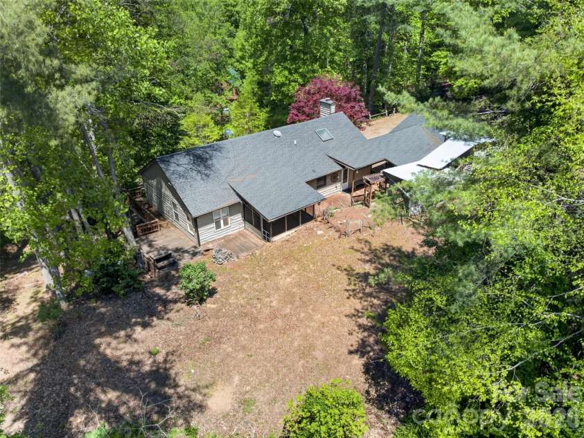 255 Westover Lane, Burnsville, NC 28714.  MLS# CAR4379846, YatesRealty ID 24587. 