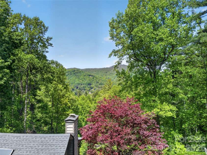 255 Westover Lane, Burnsville, NC 28714.  MLS# CAR4379846, YatesRealty ID 24587. 