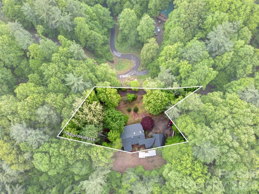 255 Westover Lane, Burnsville, NC 28714.  MLS# CAR4379846, YatesRealty ID 24587. 