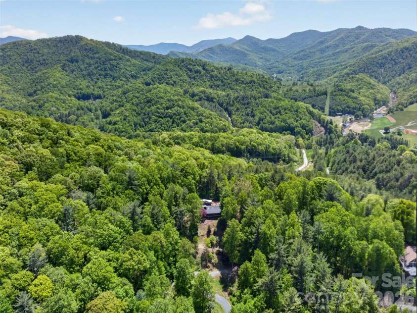 255 Westover Lane, Burnsville, NC 28714.  MLS# CAR4379846, YatesRealty ID 24587. 