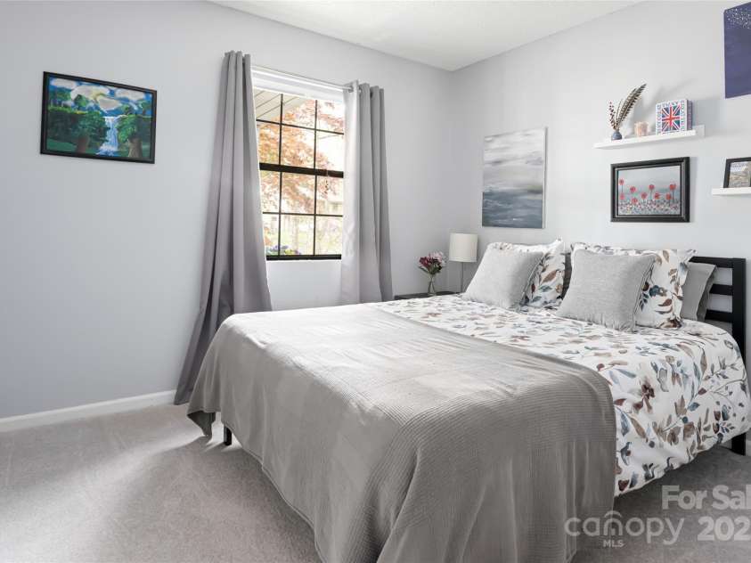 21 Mann Road, Asheville, NC 28805.  MLS# CAR4241057, YatesRealty ID 24588. 3rd Bedroom