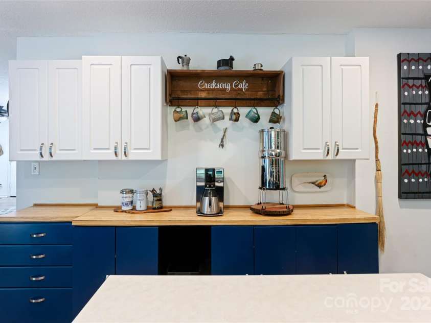 21 Mann Road, Asheville, NC 28805.  MLS# CAR4241057, YatesRealty ID 24588. Kitchen