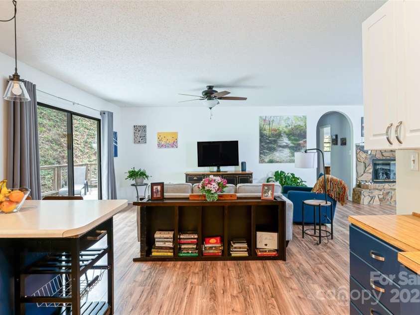 21 Mann Road, Asheville, NC 28805.  MLS# CAR4241057, YatesRealty ID 24588. Kitchen to Living