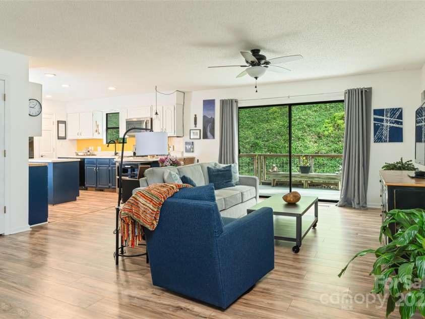 21 Mann Road, Asheville, NC 28805.  MLS# CAR4241057, YatesRealty ID 24588. Open Living