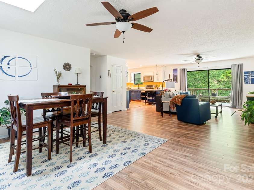 21 Mann Road, Asheville, NC 28805.  MLS# CAR4241057, YatesRealty ID 24588. Open Living Area