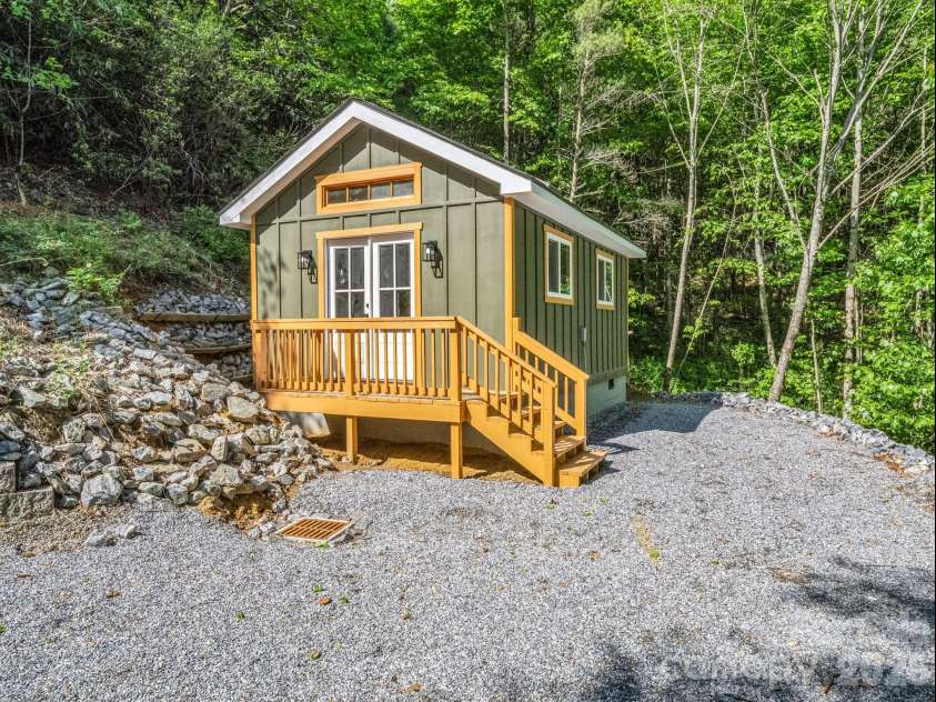 603 Pace Mountain Road, Saluda, NC 28773.  MLS# CAR4375327, YatesRealty ID 24588. 