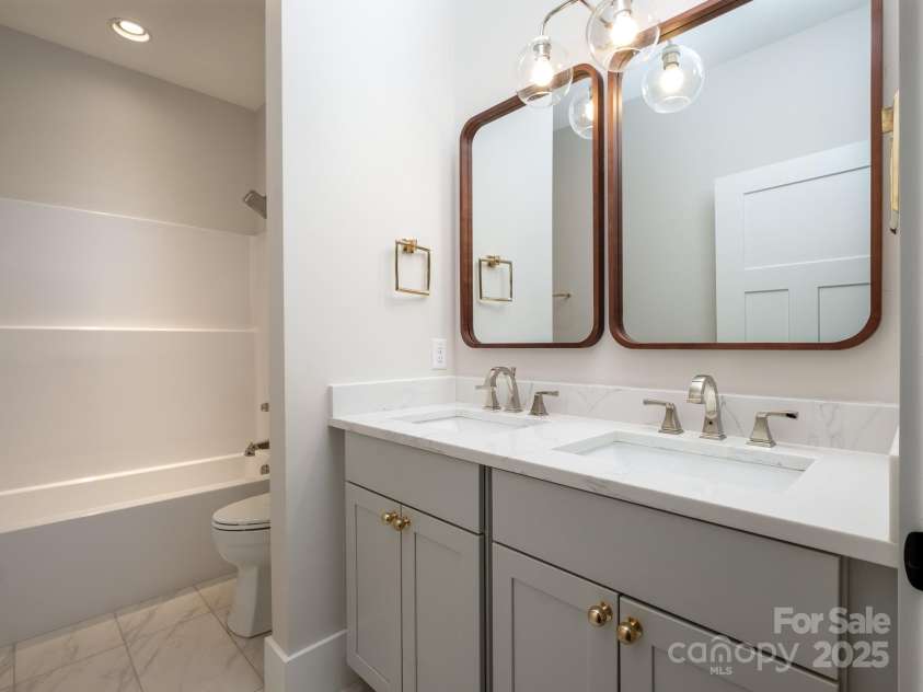 27 Diana Rose Lane, Asheville, NC 28805.  MLS# CAR4216342, YatesRealty ID 24589. 
