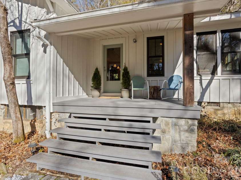2525 Kanuga Road, Hendersonville, NC 28739.  MLS# CAR4347541, YatesRealty ID 2459. 