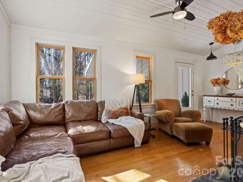 2525 Kanuga Road, Hendersonville, NC 28739.  MLS# CAR4347541, YatesRealty ID 2459. 