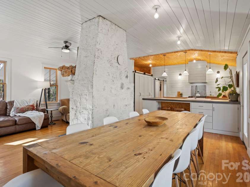 2525 Kanuga Road, Hendersonville, NC 28739.  MLS# CAR4347541, YatesRealty ID 2459. 