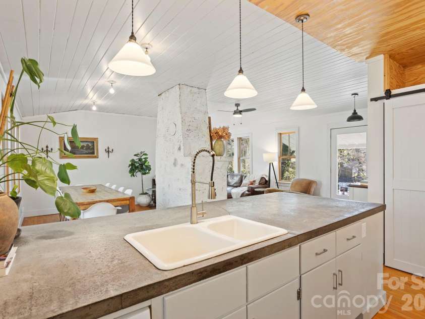 2525 Kanuga Road, Hendersonville, NC 28739.  MLS# CAR4347541, YatesRealty ID 2459. 