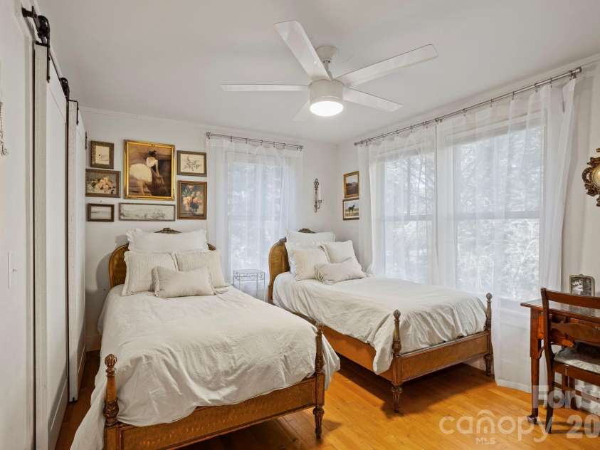 2525 Kanuga Road, Hendersonville, NC 28739.  MLS# CAR4347541, YatesRealty ID 2459. 