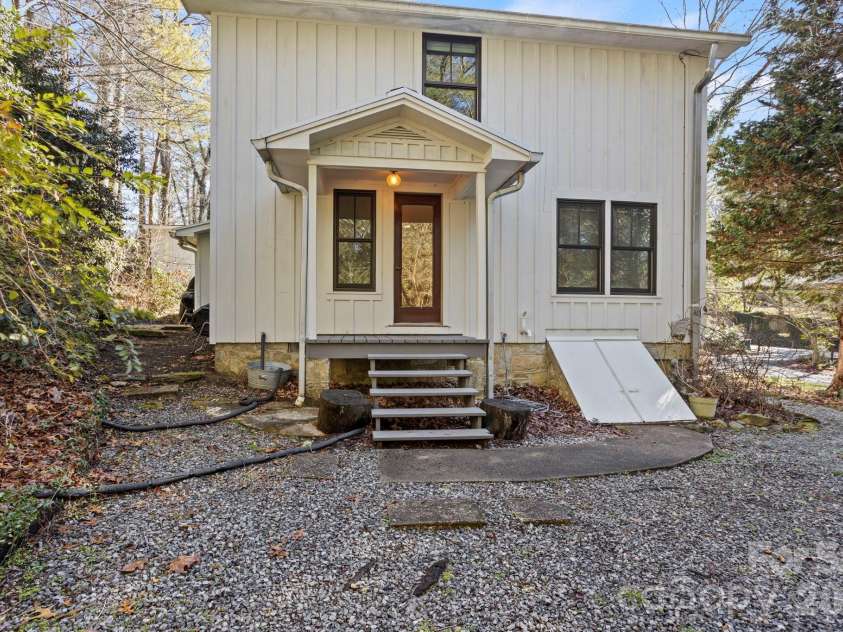 2525 Kanuga Road, Hendersonville, NC 28739.  MLS# CAR4347541, YatesRealty ID 2459. 