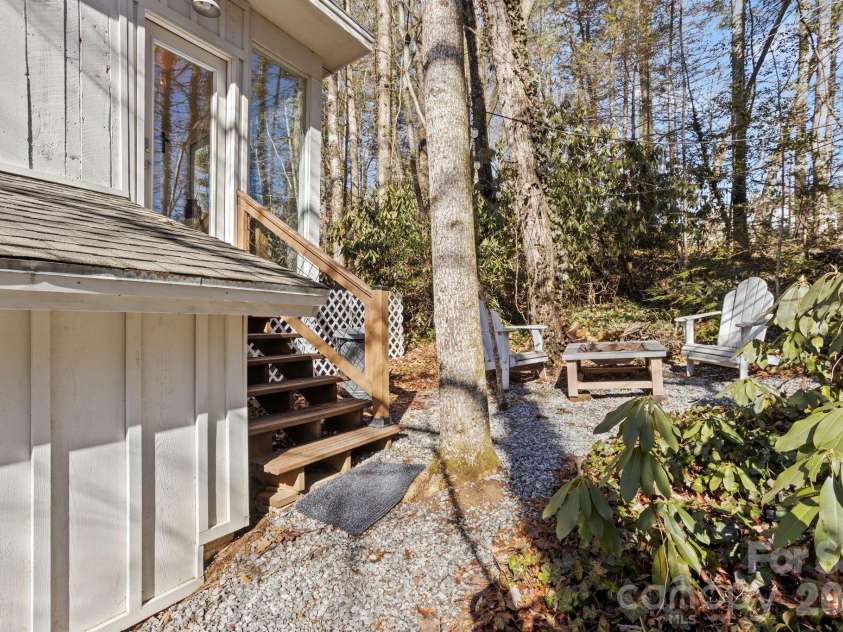 2525 Kanuga Road, Hendersonville, NC 28739.  MLS# CAR4347541, YatesRealty ID 2459. 