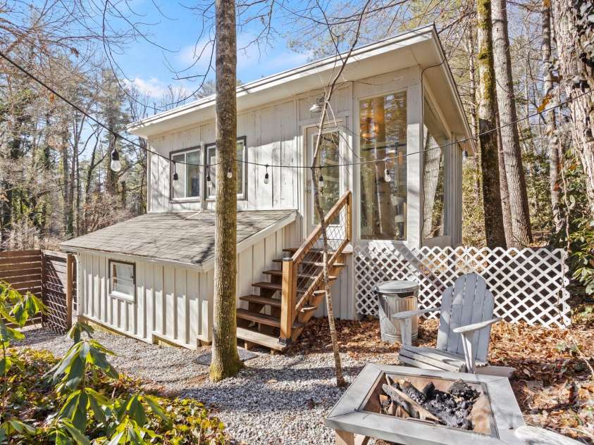 2525 Kanuga Road, Hendersonville, NC 28739.  MLS# CAR4347541, YatesRealty ID 2459. 