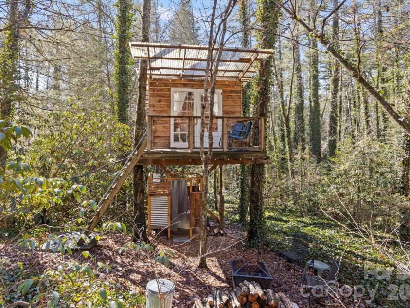 2525 Kanuga Road, Hendersonville, NC 28739.  MLS# CAR4347541, YatesRealty ID 2459. 