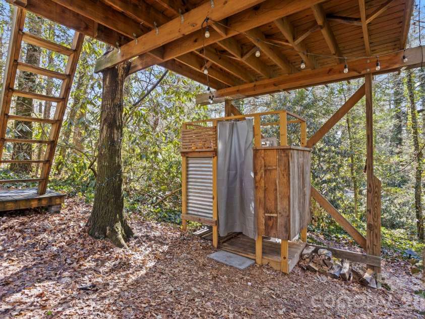 2525 Kanuga Road, Hendersonville, NC 28739.  MLS# CAR4347541, YatesRealty ID 2459. 