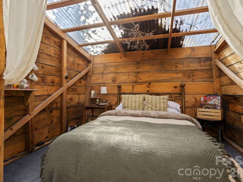 2525 Kanuga Road, Hendersonville, NC 28739.  MLS# CAR4347541, YatesRealty ID 2459. 