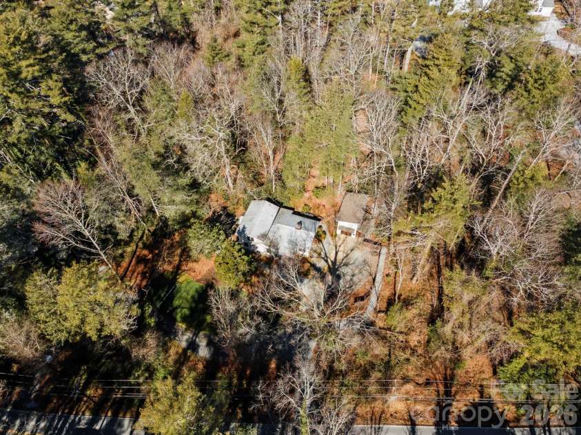 2525 Kanuga Road, Hendersonville, NC 28739.  MLS# CAR4347541, YatesRealty ID 2459. 