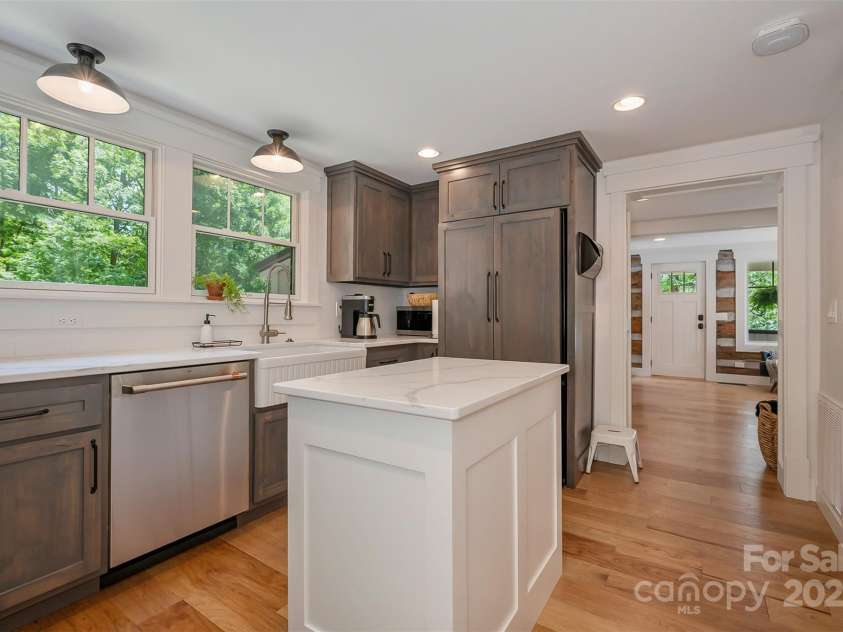 54 Holland Drive, Columbus, NC 28722.  MLS# CAR4309470, YatesRealty ID 2459. 