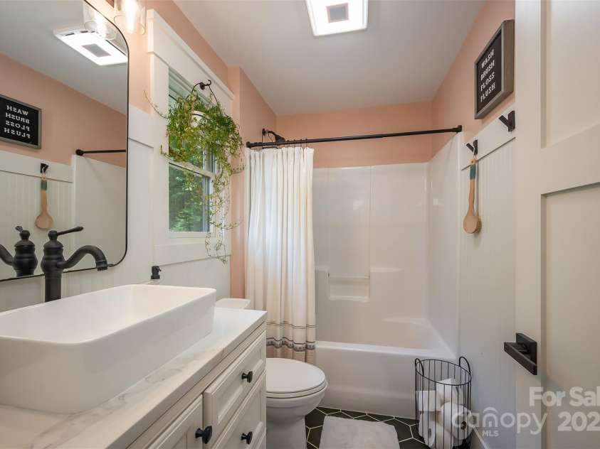 54 Holland Drive, Columbus, NC 28722.  MLS# CAR4309470, YatesRealty ID 2459. Upstairs bathroom
