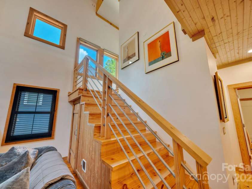 222 Westover Drive, Asheville, NC 28801.  MLS# CAR4260842, YatesRealty ID 24590. 