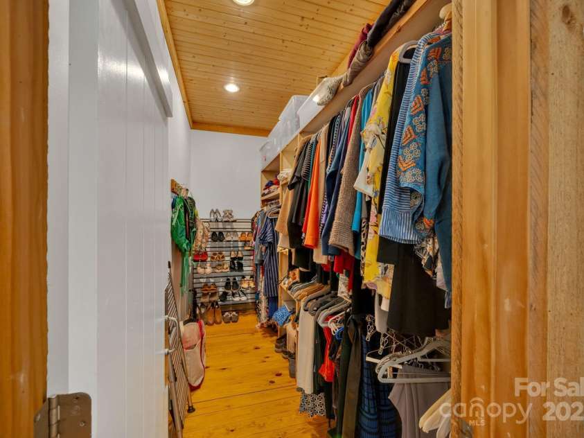 222 Westover Drive, Asheville, NC 28801.  MLS# CAR4260842, YatesRealty ID 24590. 