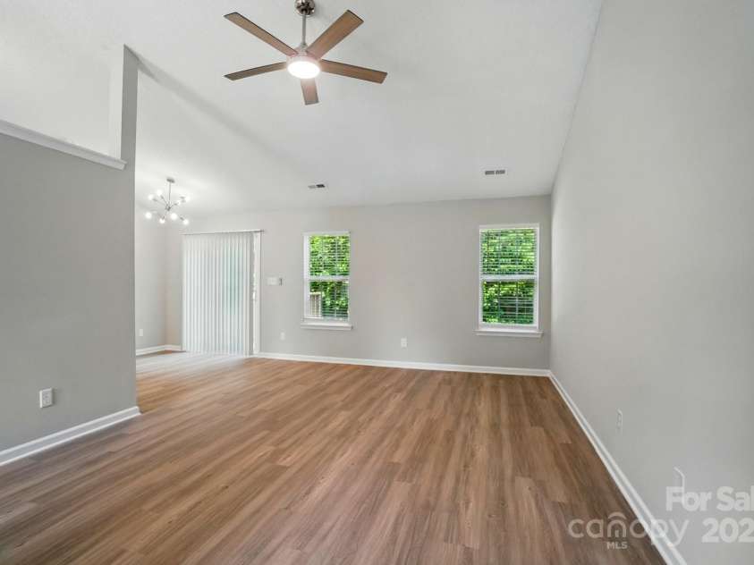 7922 Travers Run Drive, Charlotte, NC 28215.  MLS# CAR4267206, YatesRealty ID 24591. 