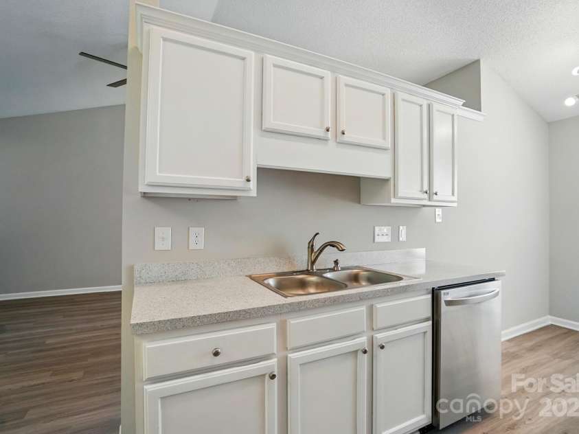 7922 Travers Run Drive, Charlotte, NC 28215.  MLS# CAR4267206, YatesRealty ID 24591. 