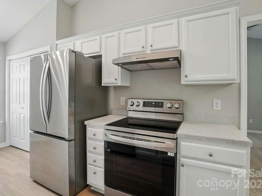 7922 Travers Run Drive, Charlotte, NC 28215.  MLS# CAR4267206, YatesRealty ID 24591. 