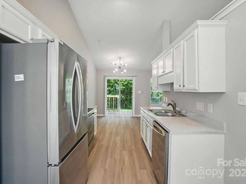 7922 Travers Run Drive, Charlotte, NC 28215.  MLS# CAR4267206, YatesRealty ID 24591. 