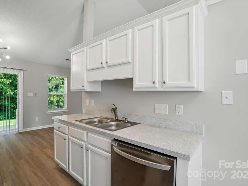 7922 Travers Run Drive, Charlotte, NC 28215.  MLS# CAR4267206, YatesRealty ID 24591. 