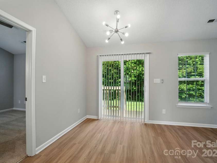 7922 Travers Run Drive, Charlotte, NC 28215.  MLS# CAR4267206, YatesRealty ID 24591. 