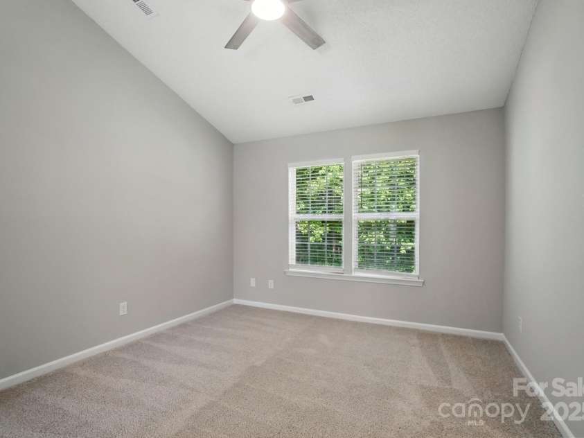 7922 Travers Run Drive, Charlotte, NC 28215.  MLS# CAR4267206, YatesRealty ID 24591. 