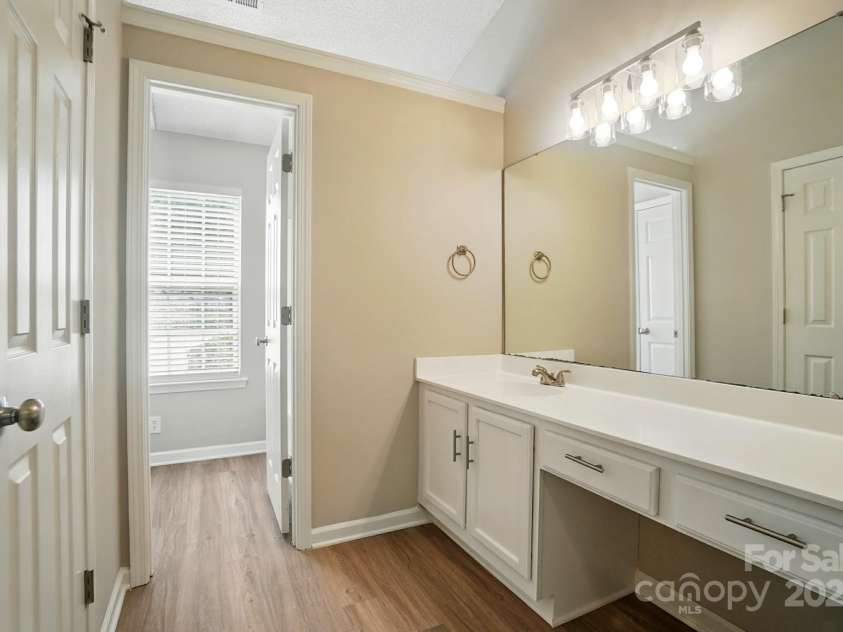 7922 Travers Run Drive, Charlotte, NC 28215.  MLS# CAR4267206, YatesRealty ID 24591. 
