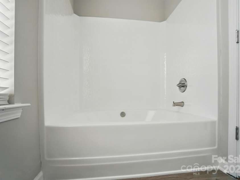 7922 Travers Run Drive, Charlotte, NC 28215.  MLS# CAR4267206, YatesRealty ID 24591. 