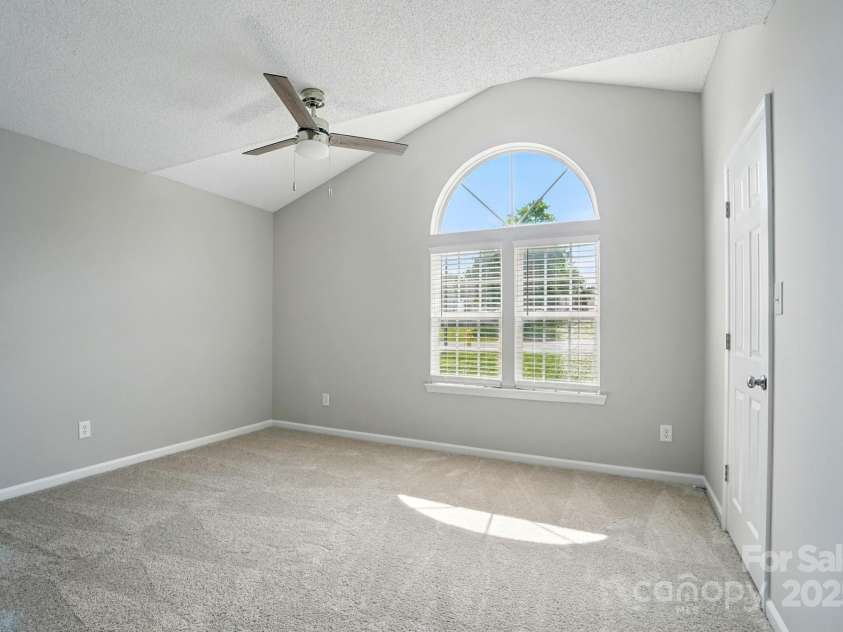 7922 Travers Run Drive, Charlotte, NC 28215.  MLS# CAR4267206, YatesRealty ID 24591. 