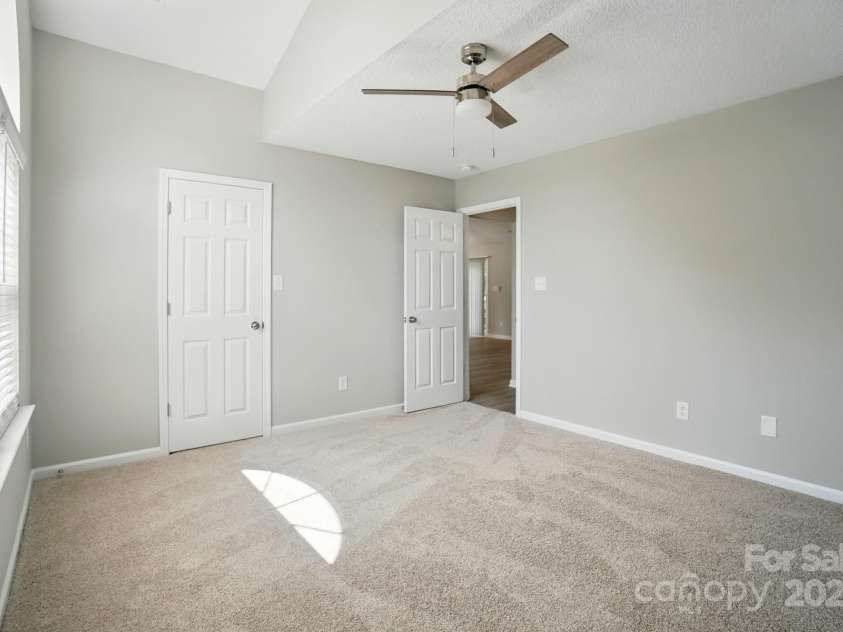 7922 Travers Run Drive, Charlotte, NC 28215.  MLS# CAR4267206, YatesRealty ID 24591. 