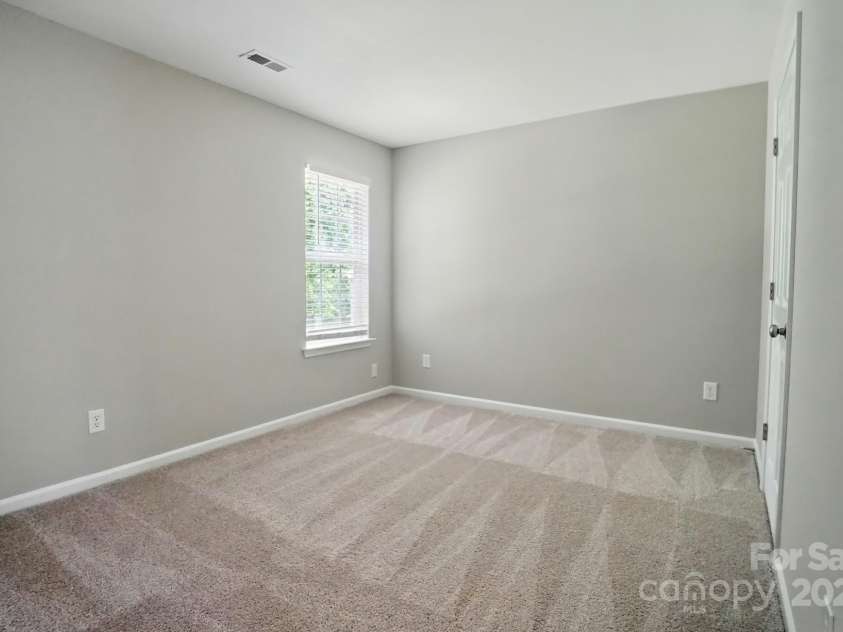 7922 Travers Run Drive, Charlotte, NC 28215.  MLS# CAR4267206, YatesRealty ID 24591. 