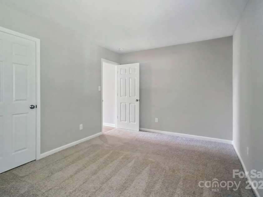 7922 Travers Run Drive, Charlotte, NC 28215.  MLS# CAR4267206, YatesRealty ID 24591. 
