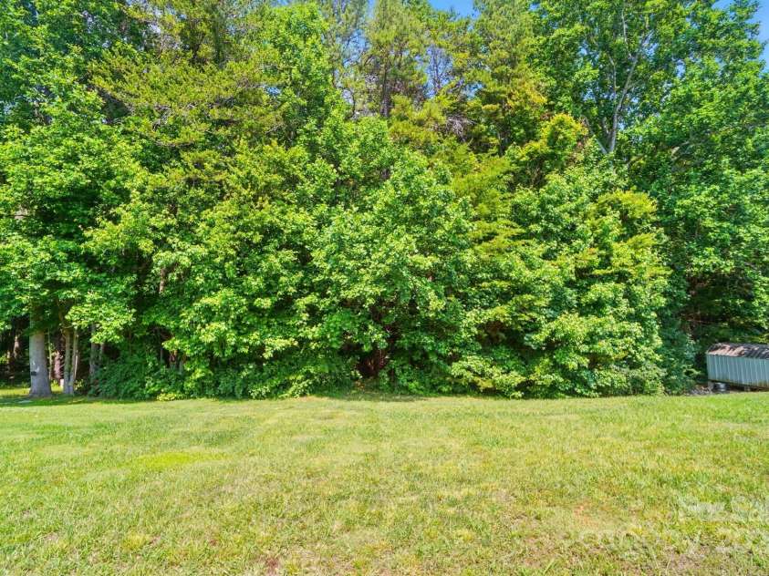 7922 Travers Run Drive, Charlotte, NC 28215.  MLS# CAR4267206, YatesRealty ID 24591. 