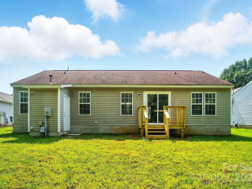 7922 Travers Run Drive, Charlotte, NC 28215.  MLS# CAR4267206, YatesRealty ID 24591. 