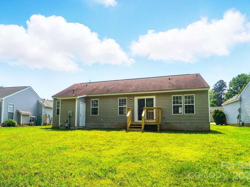 7922 Travers Run Drive, Charlotte, NC 28215.  MLS# CAR4267206, YatesRealty ID 24591. 