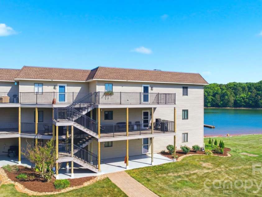 7831 Spinnaker Bay Drive, Sherrills Ford, NC 28673.  MLS# CAR4379933, YatesRealty ID 24592. 