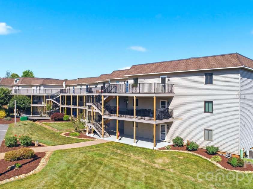 7831 Spinnaker Bay Drive, Sherrills Ford, NC 28673.  MLS# CAR4379933, YatesRealty ID 24592. 