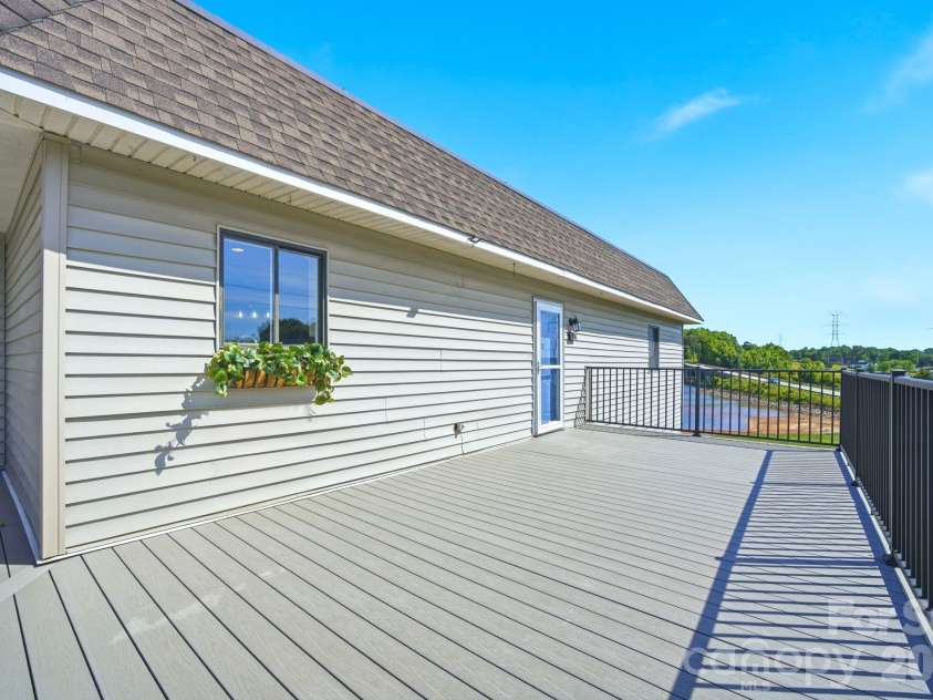 7831 Spinnaker Bay Drive, Sherrills Ford, NC 28673.  MLS# CAR4379933, YatesRealty ID 24592. 